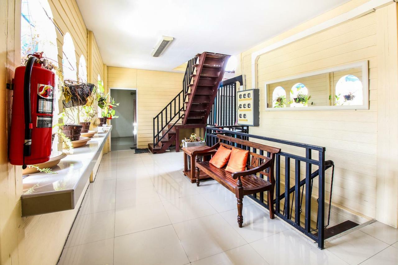 Babo House Bangkok Hotell Exteriör bild